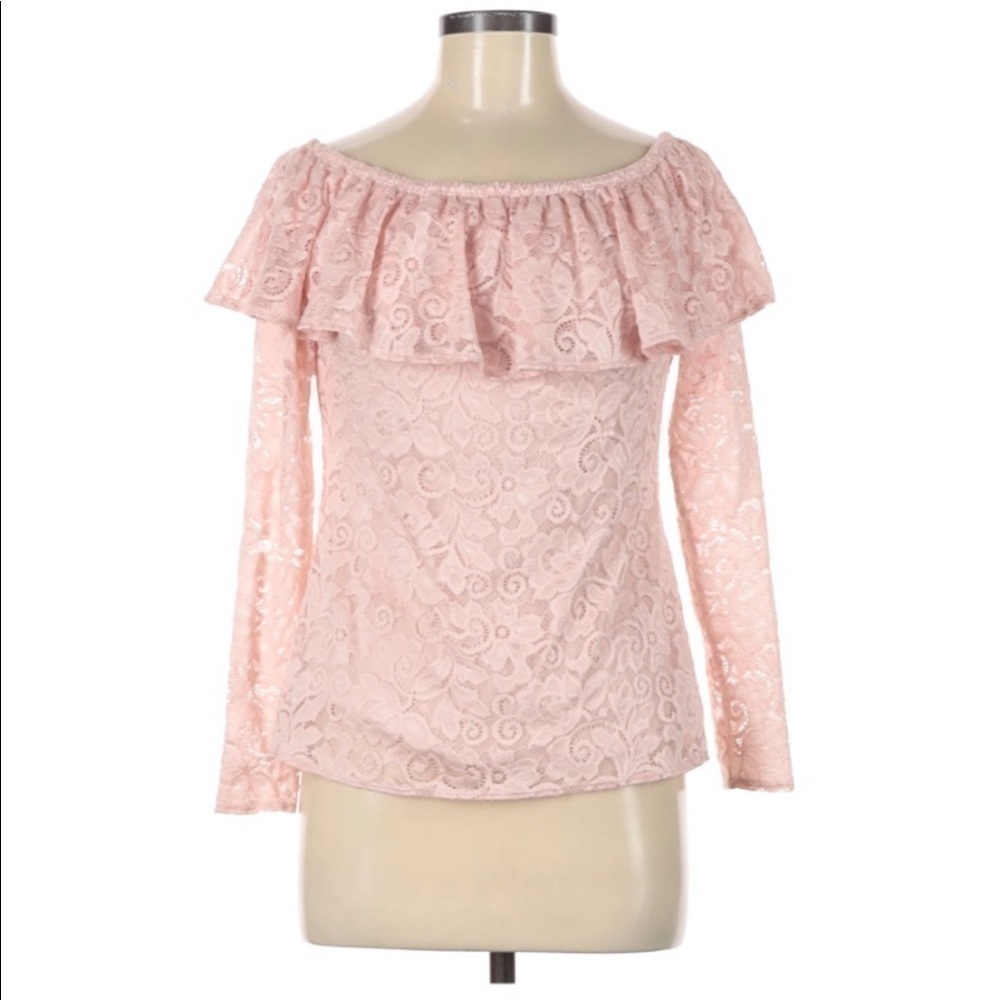 𝅺NWT lace blouse